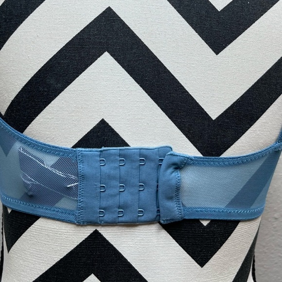 Victoria's Secret Very Sexy V Floral Foiled Lace Sz 32D Bra - Picture 6 of 16